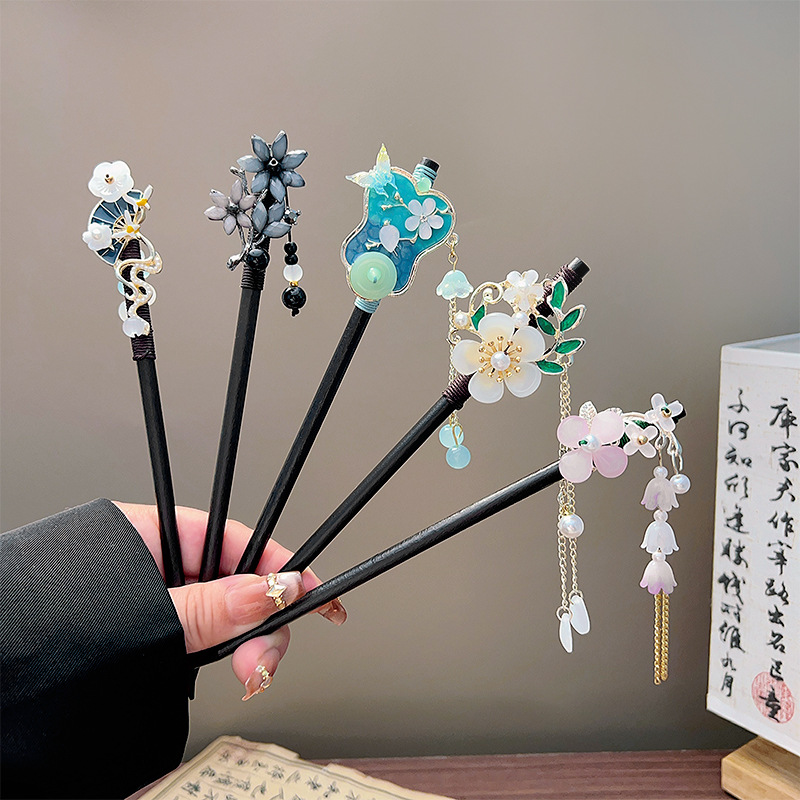 Women Accessories Wholesale - Classic Tassel Hair Stick Black Wooden